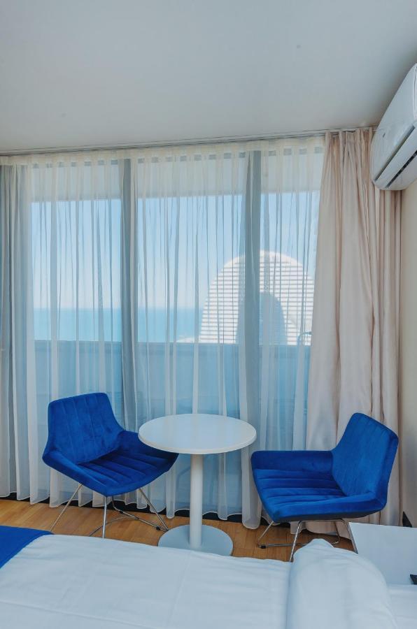 Orbi City Twin Towerバトゥーミ エクステリア 写真